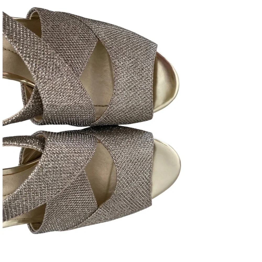 BANDOLINO Malorie Slingback Heels Wish Bone Peep Toe Gold Sparkle Women Size 8